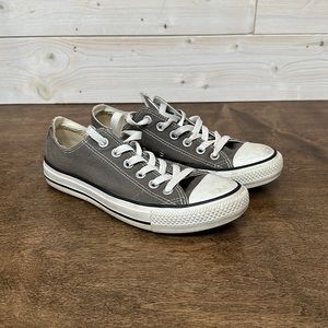 Converse low top size 7 women’s 5 men’s gray